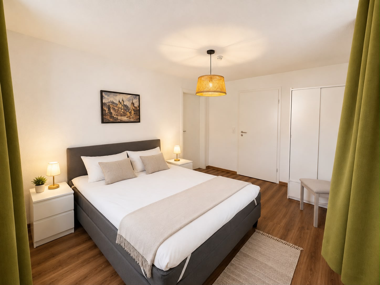 Schlafzimmer mit historischem Himmelbett